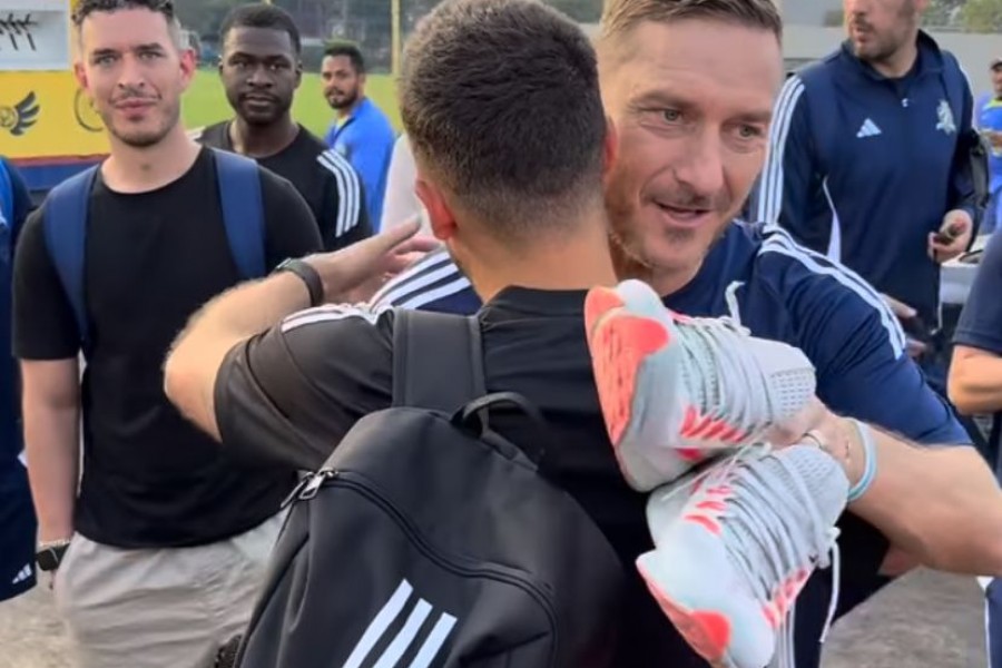 L'incontro tra Totti e Hazard