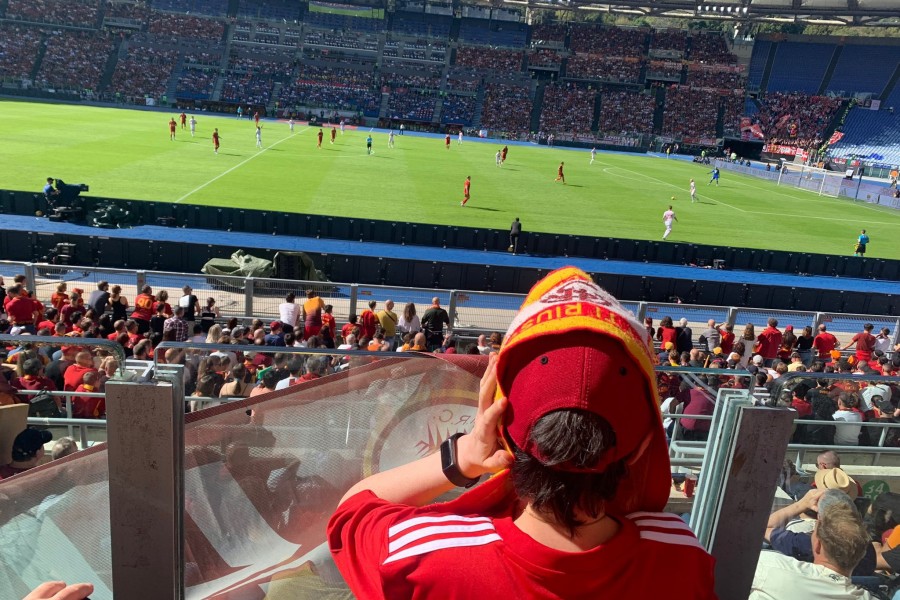 La tifosa Valentina in Tribuna Tevere