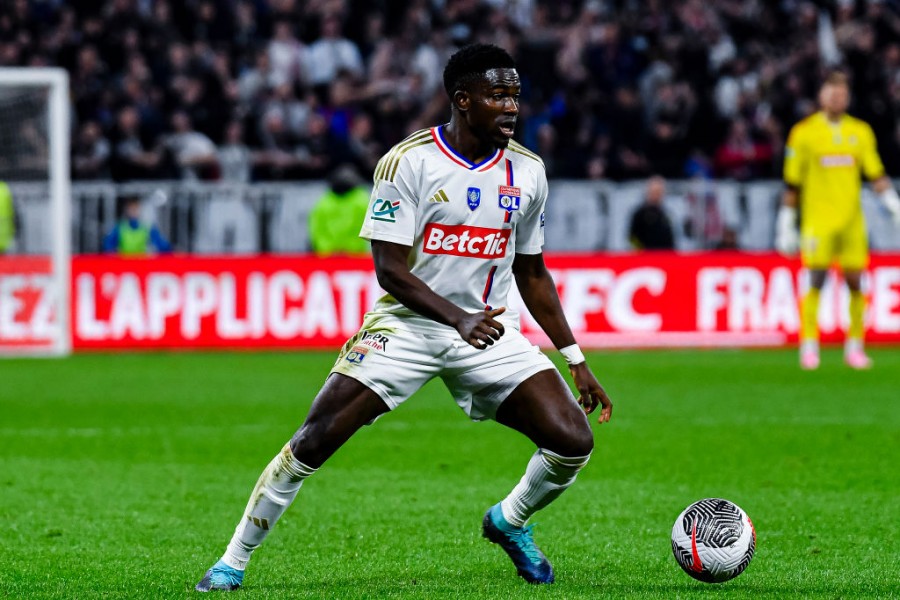 Ernest Nuamah in campo con il Lione