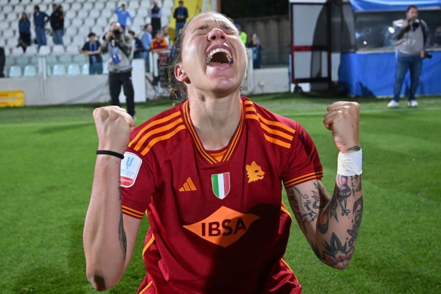 Elena Linari