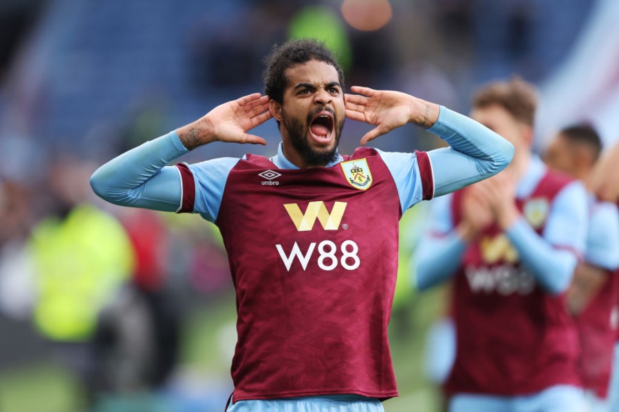 Lorenz Assignon con la maglia del Burnley