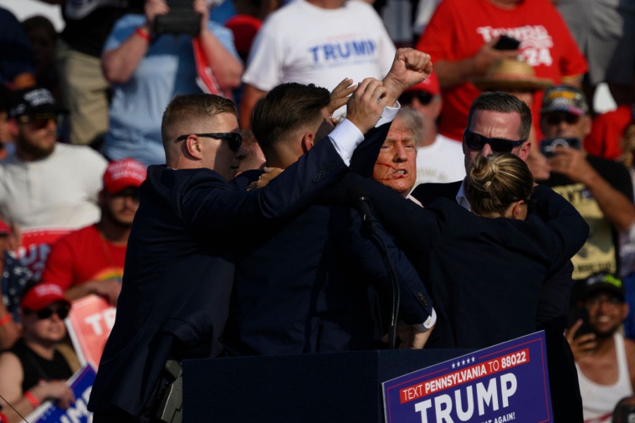 Donald Trump ferito durante un suo comizio
