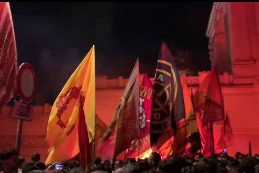 Il corteo dei tifosi della Roma