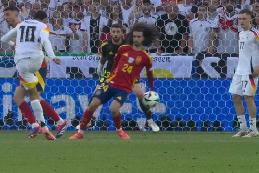 Il fallo di mano di Cucurella