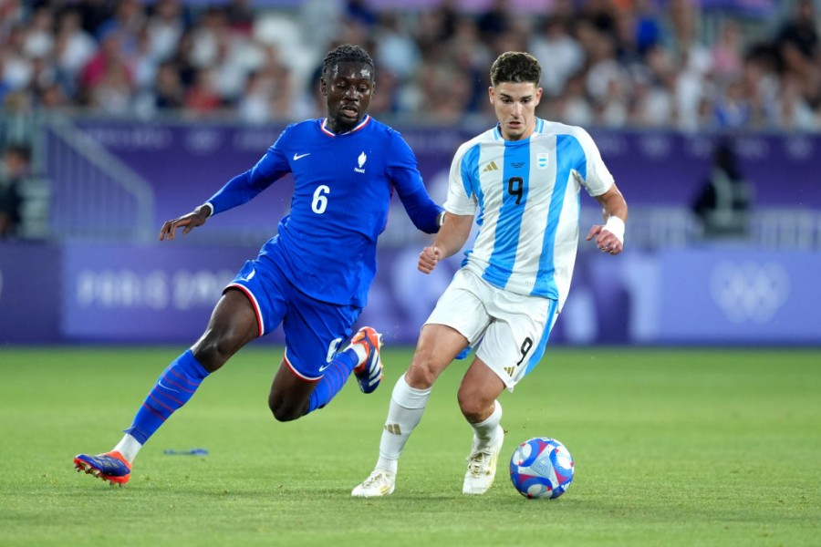 Manu Koné in campo con la Francia 