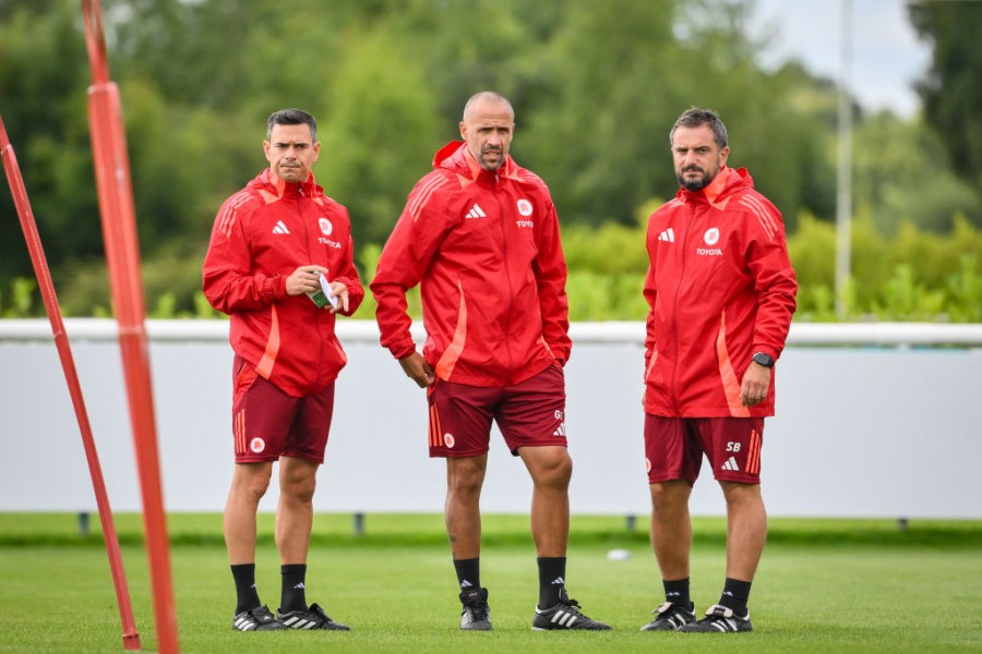 Una parte dello staff di De Rossi in allenamento 