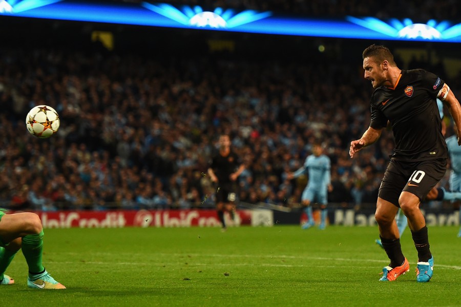 Il cucchiaio con cui Francesco Totti firma l'1-1 all'Etihad