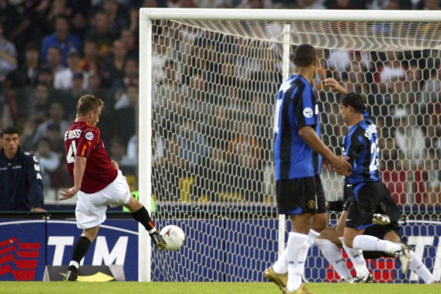 Daniele De Rossi realizza il gol del 3-3 con l'Inter il 3 ottobre 2004