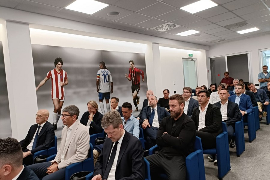 Gli allenatori di Serie A al raduno con l'Aia. Presente anche De Rossi