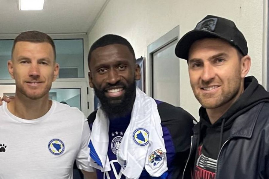 Dzeko, Rudiger e Zukanovic nella foto scattata ieri