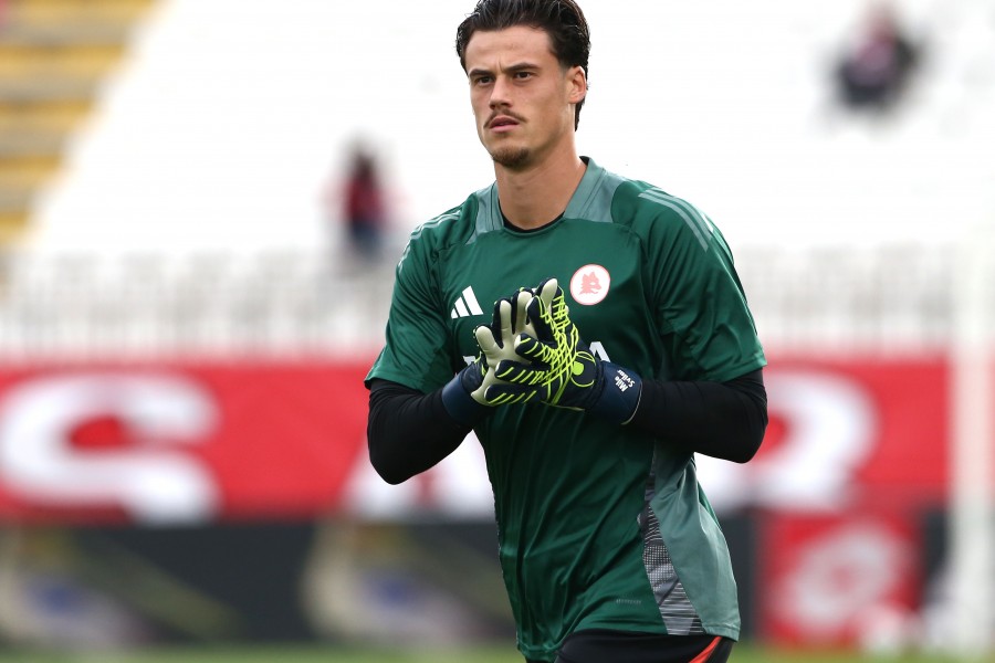 Mile Svilar durante il riscaldamento di Monza-Roma