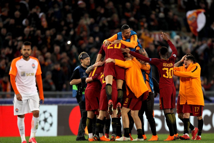 L'esultanza della squadra dopo la vittoria sullo Shakhtar del 13 marzo 2018