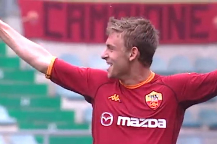L'esultanza di Daniele De Rossi in Roma-Torino 3-1 del 10 maggio 2003