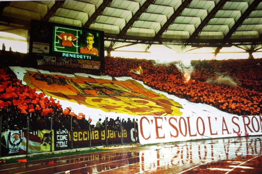 La splendida coreografia della Curva Sud il 27 novembre 1994