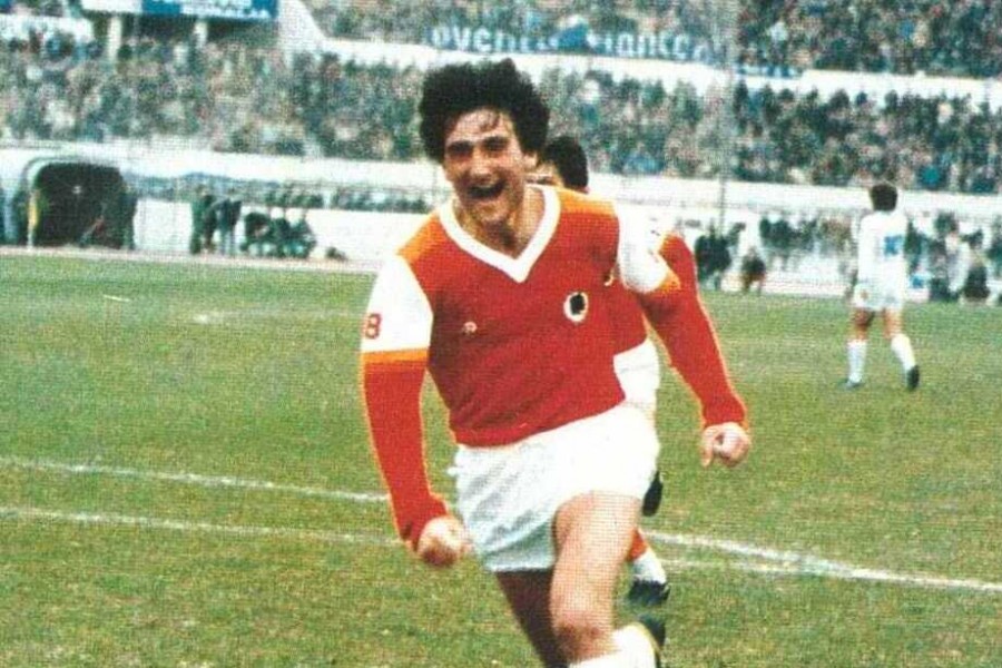 L'esultanza di Giovannelli dopo il gol che decide il derby