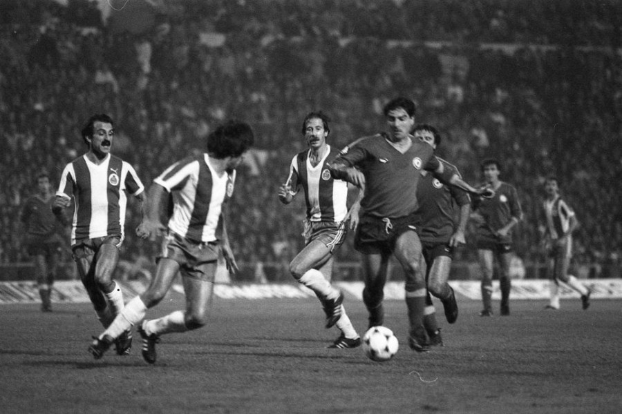 Di Bartolomei in azione durante Roma-Porto in Coppa delle Coppe, nella stagione 1981-82