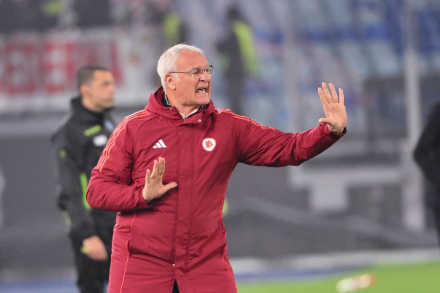 Claudio Ranieri dà indicazioni alla squadra durante la sfida col Monza