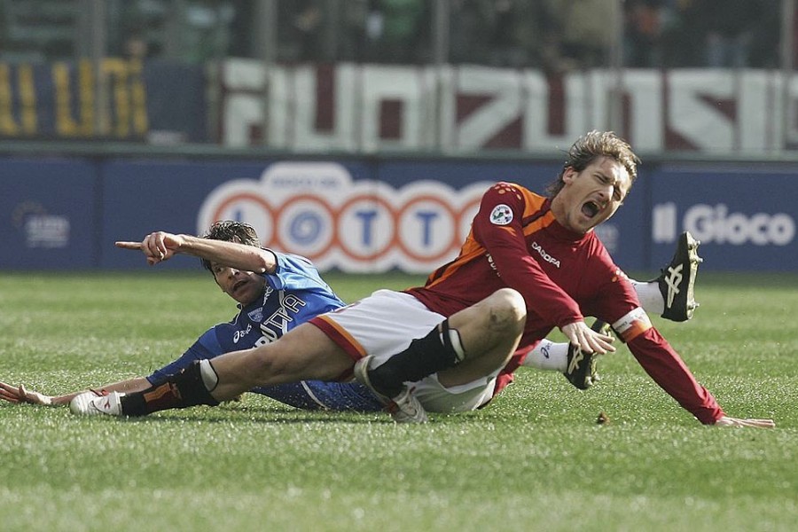 Il momento del grave infortunio di Totti