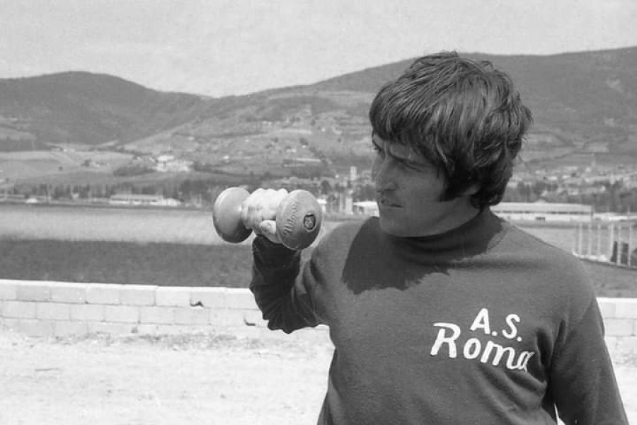 Giancarlo De Sisti durante un allenamento