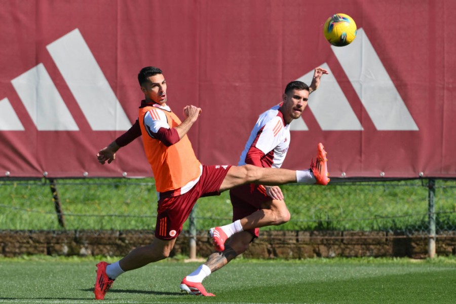 Pellegrini e Celik in azione durante un allenamento a Trigoria
