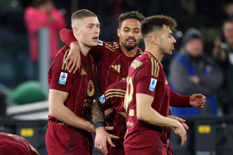 L'esultanza della squadra dopo il gol di Dovbyk
