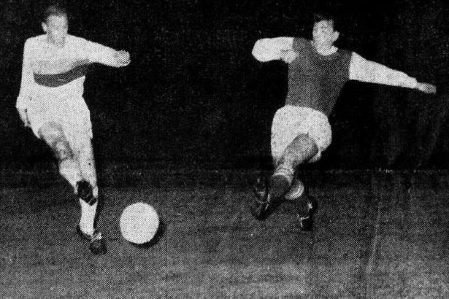 Un'istantanea sfocata del primo gol di Manfredini