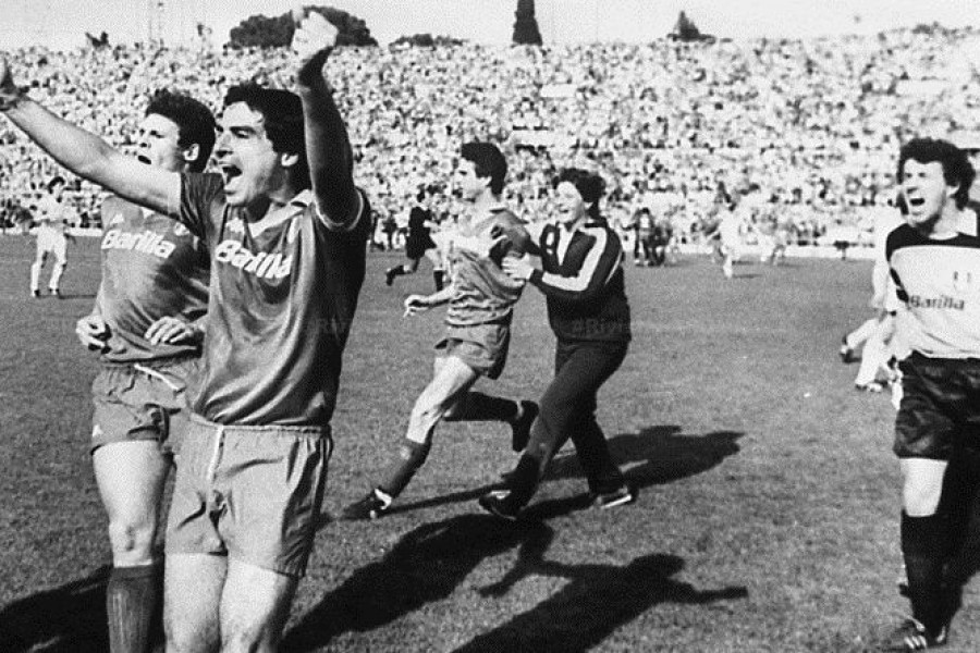 Di Bartolomei e compagni esultano al triplice fischio dell'arbitro