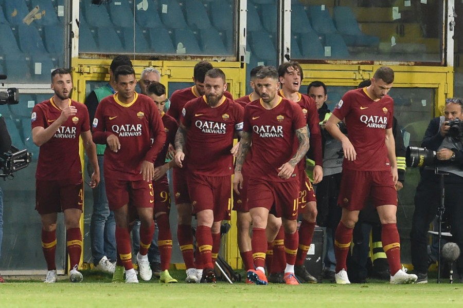 De Rossi e compagni dopo il gol che decide l'incontro