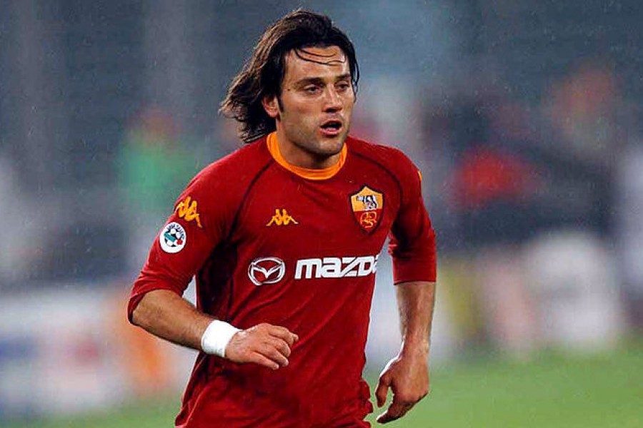 Vincenzo Montella in azione nella stagione 2002-03