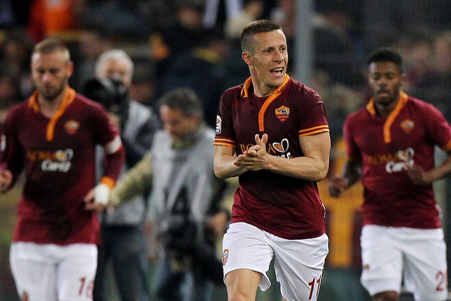 Rodrigo Taddei esulta dopo il suo gol