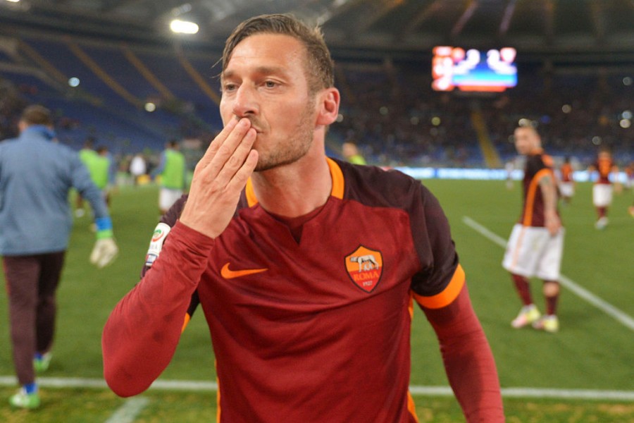 L'esultanza di Totti dopo il gol del 3-2
