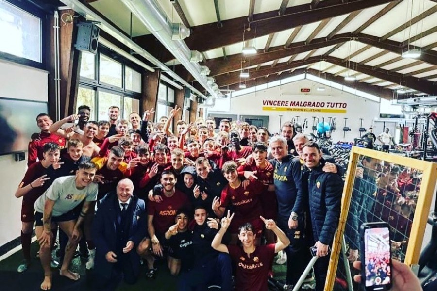 L'under 14 della Roma insieme alla prima squadra