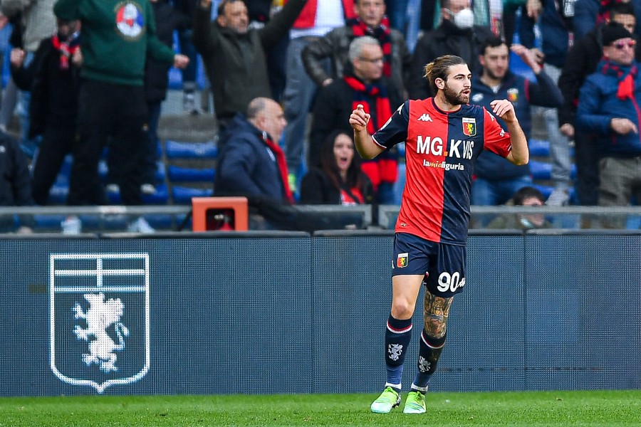 Portanova con la maglia del Genoa