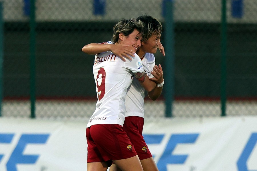 Giacinti e Minami dopo un gol