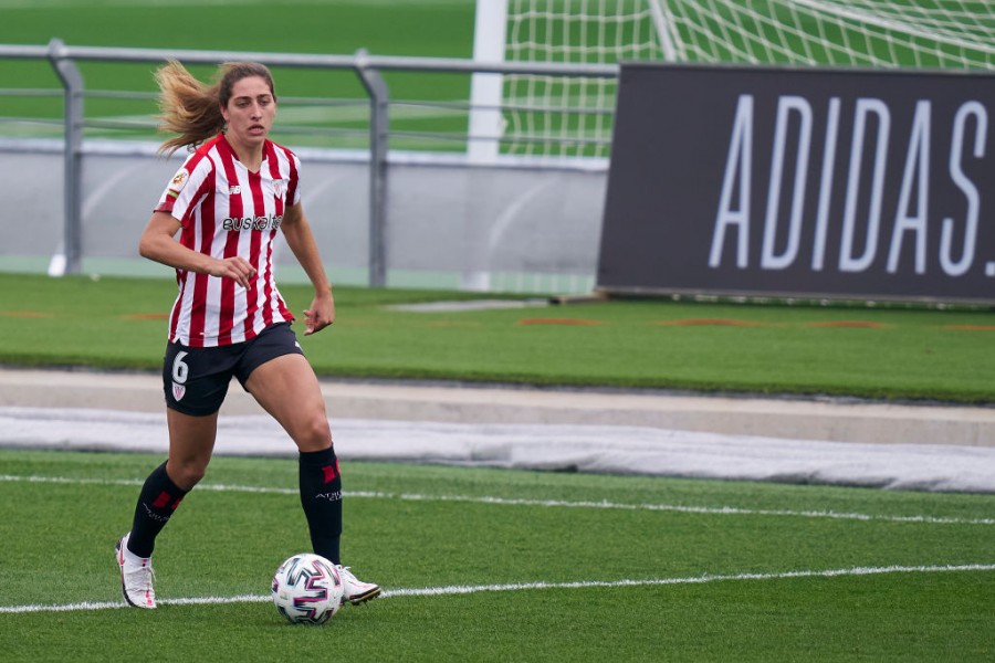 Oihane Valdezate con la maglia dell'Athletic Bilbao