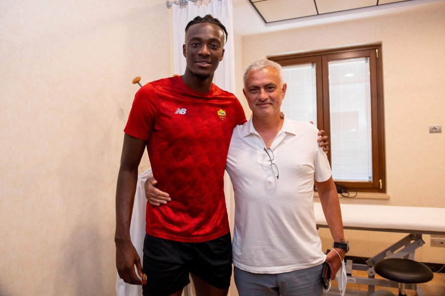 Abraham con Mourinho al suo arrivo a Roma