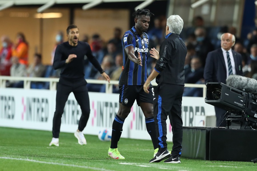 Duvan Zapata e Gian Piero Gasperini durante una partita dell'Atalanta