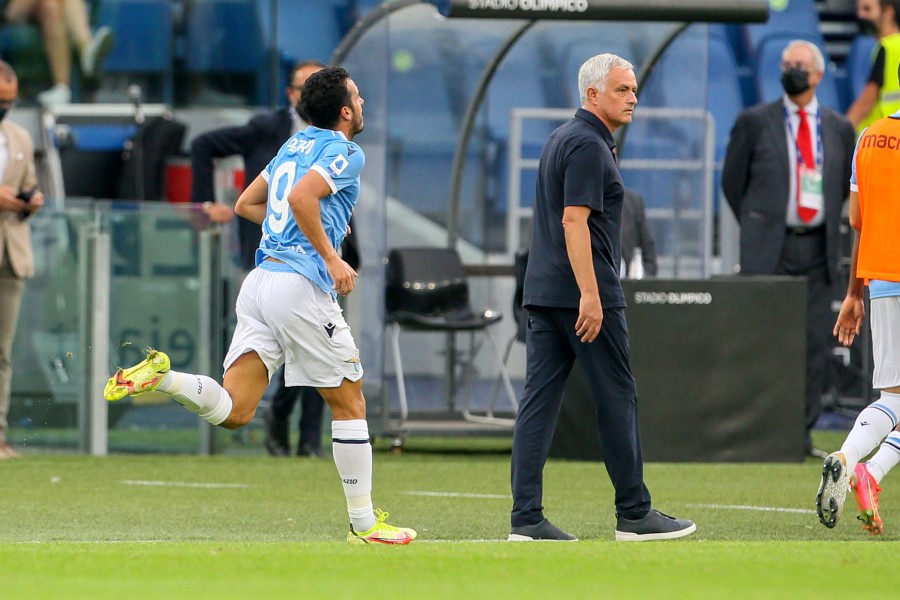 Pedro e Mourinho durante Roma-Lazio