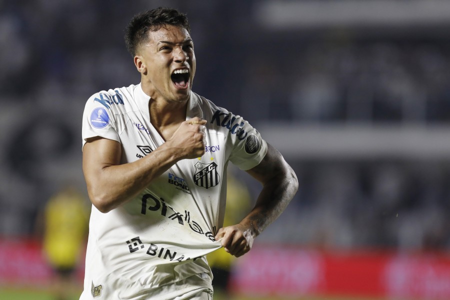 Marcos Leonardo durante una partita del Santos