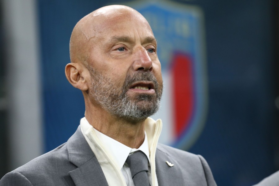 Gianluca Vialli durante l'inno di Mameli