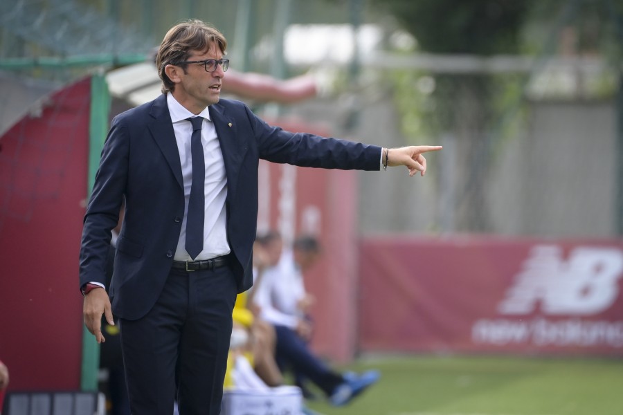 Federico Guidi, tecnico della Roma Primavera, durante una partita