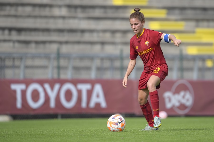 Manuela Giugliano durante una partita della Roma Femminile