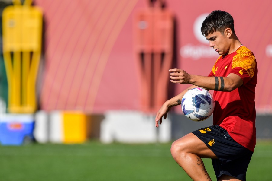 Dybala in allenamento a Trigoria