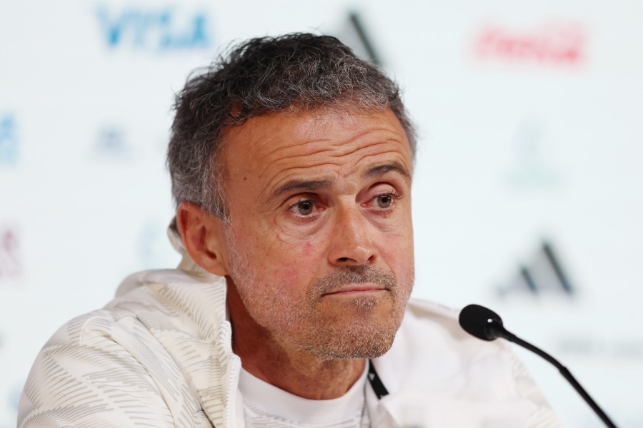 Luis Enrique in conferenza stampa con la Spagna