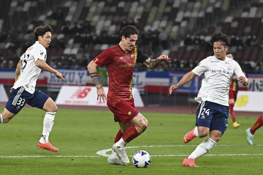 Nicolò Zaniolo in campo contro lo Yokohama Marinos