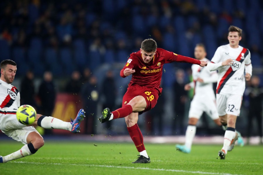 Tahirovic durante la sfida tra Roma e Genoa