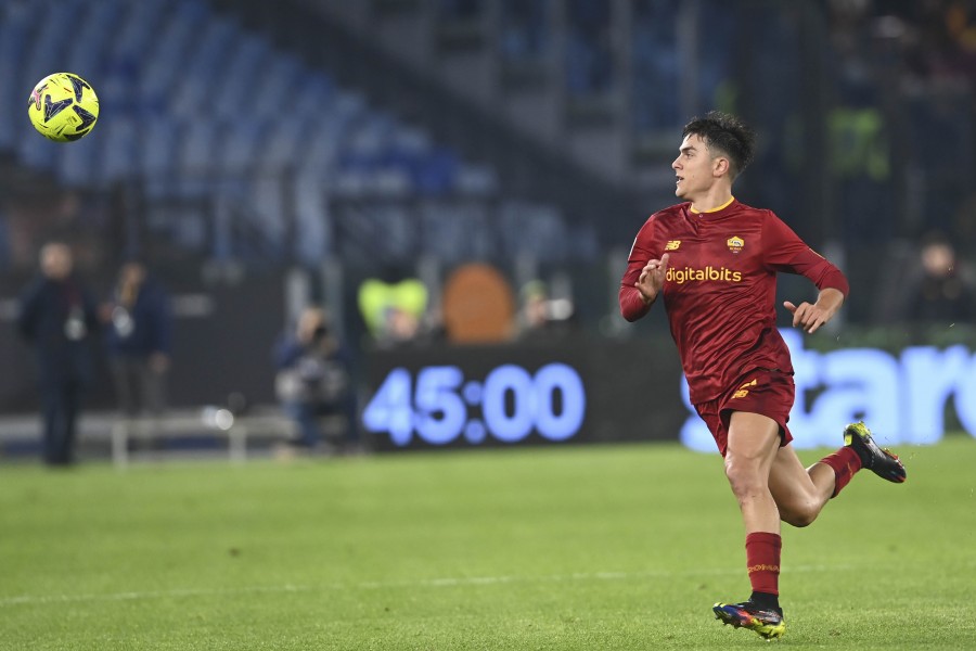 Paulo Dybala in campo allo Stadio Olimpico