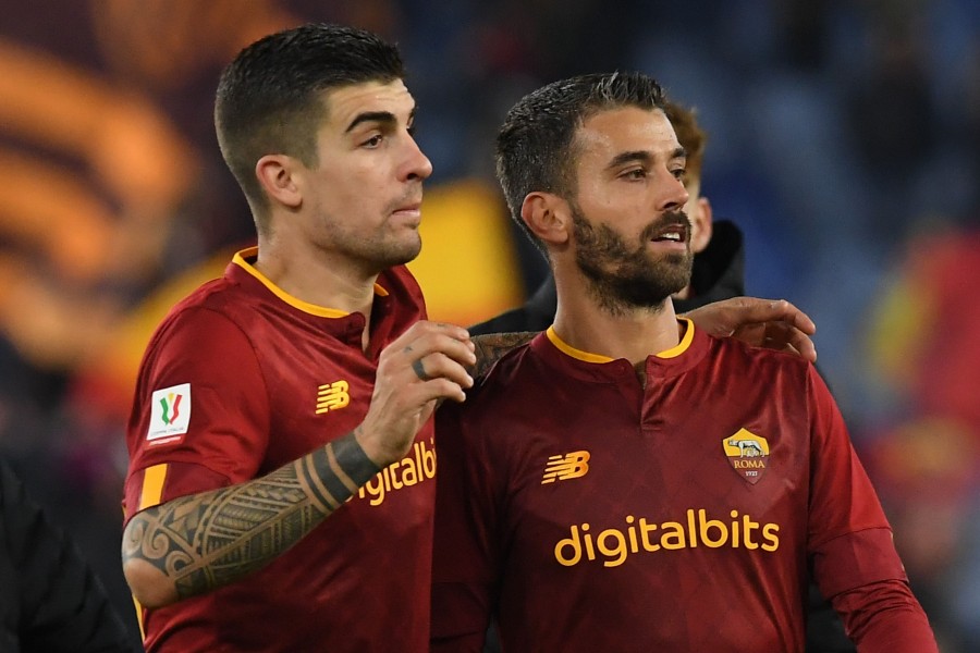 Mancini e Spinazzola in campo con la maglia della Roma