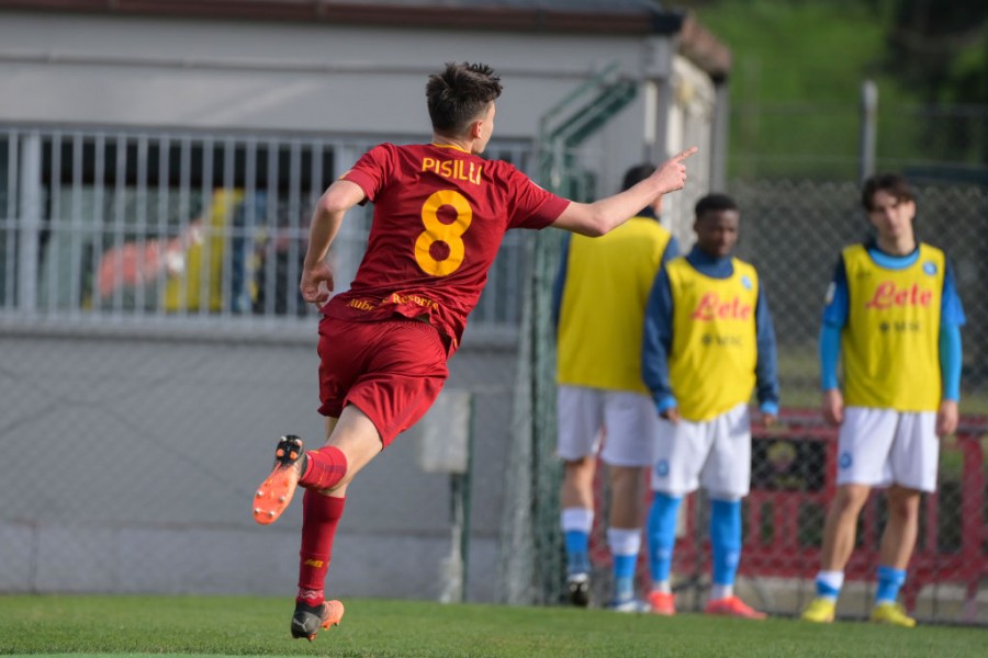 Niccolò Pisilli mentre esulta per un gol