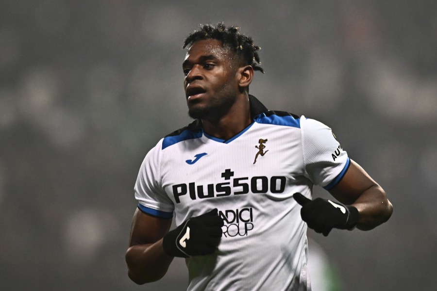 Duvan Zapata in campo con l'Atalanta